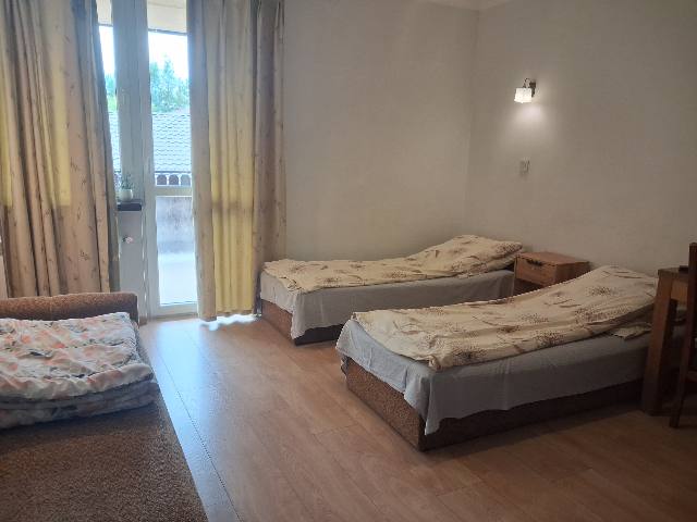 Pokój z wyjściem na balkon